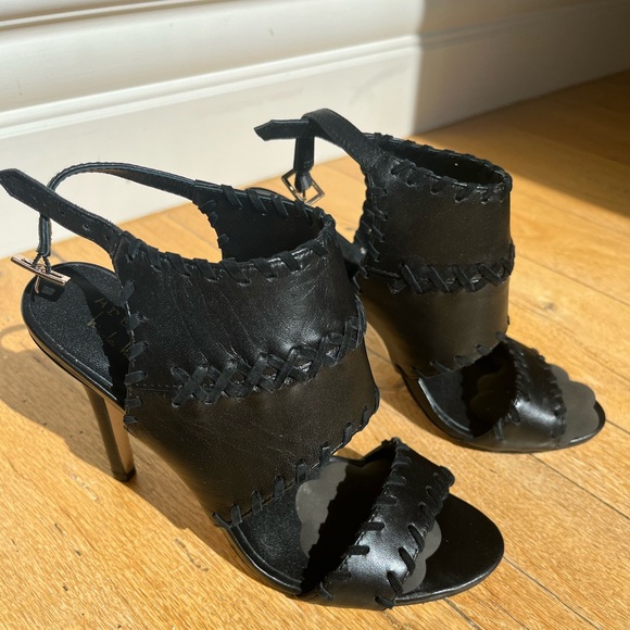 Nicole Miller Artelier Percy black leather heel- Size 6.5 - Picture 1 of 8